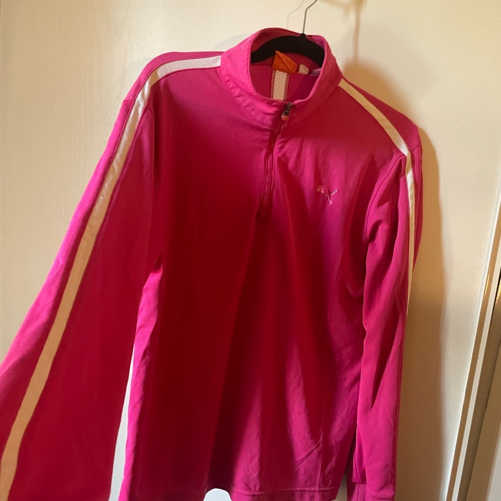 Pink sweatshirt with cool saw very light sporty